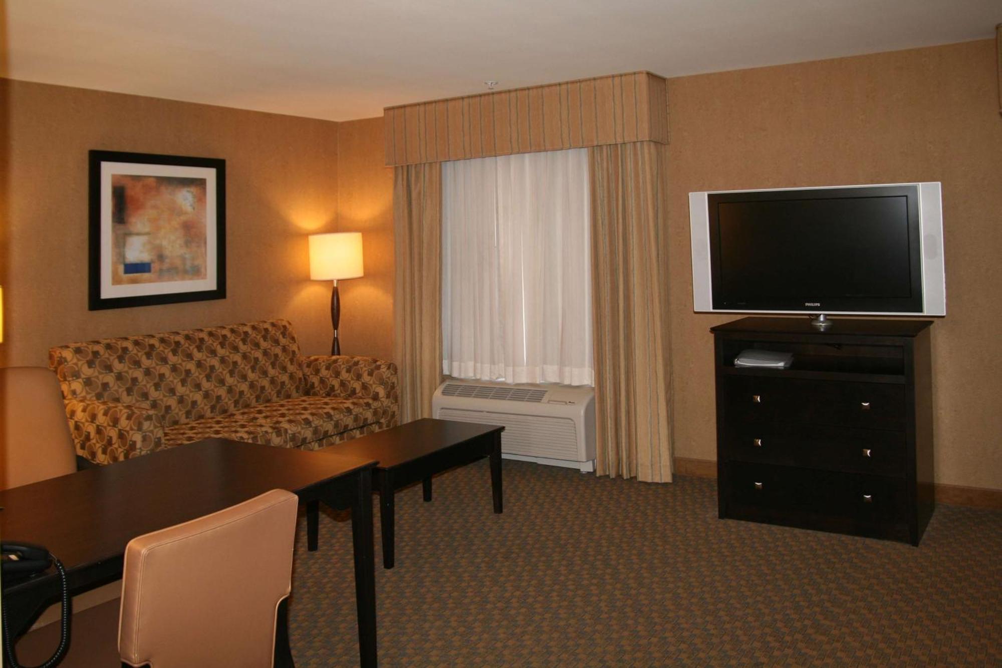 Hampton And Hotel