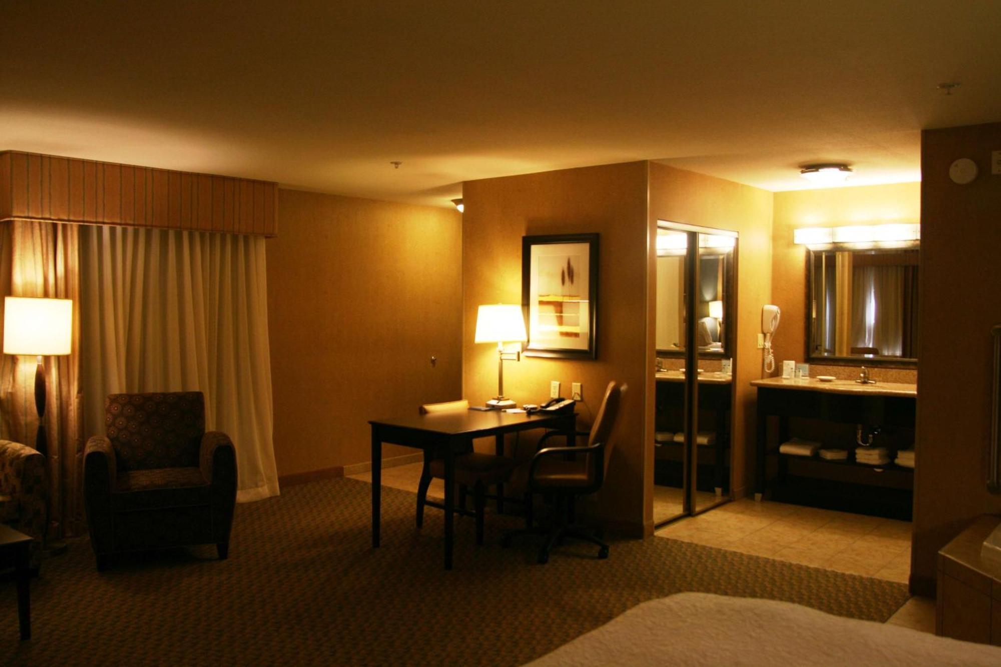 Hampton And Hotel Barstow