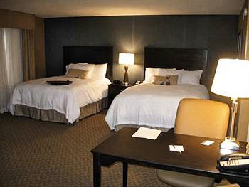 Hampton And Hotel Barstow